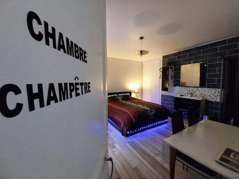 Au Pays D'Angeline Hotel La Pacaudière Стая снимка